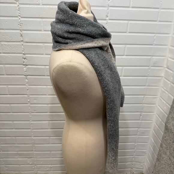 Barefoot Dreams NWT Cozy Chic Lite Confetti Scarf Smokey Green Gray Reversible - Picture 4 of 15